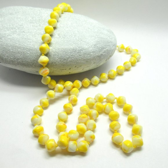 Uranium glass bead Necklace - Picture 1 of 15